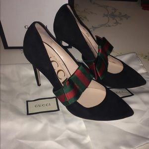 Gucci Black Pumps Like New!!!